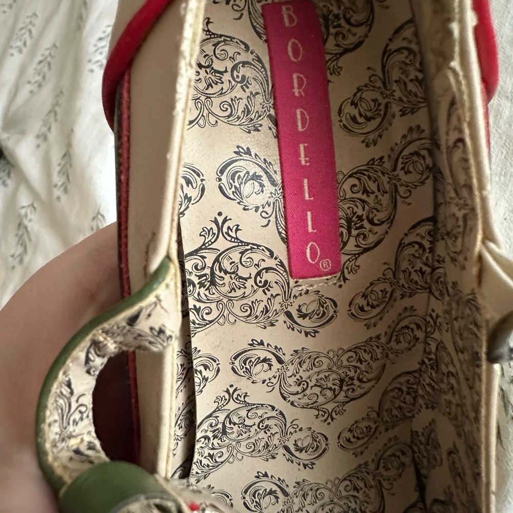 Bordello Military Retro Pinup Heels with Star Detail - Picture 7 of 7